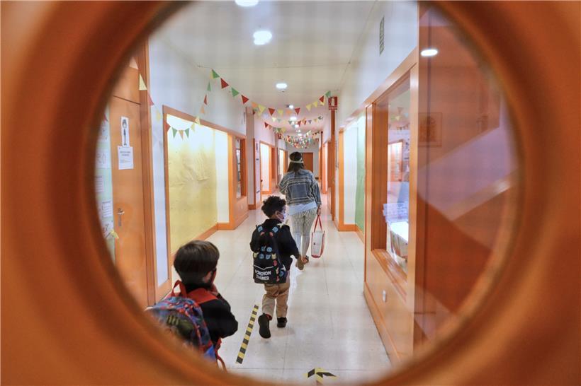 Nur in fünf von 17 spanischen Regionen nahmen Schulen nach sechs Monaten Corona-bedingter Auszeit den Präsenzunterricht wieder auf
