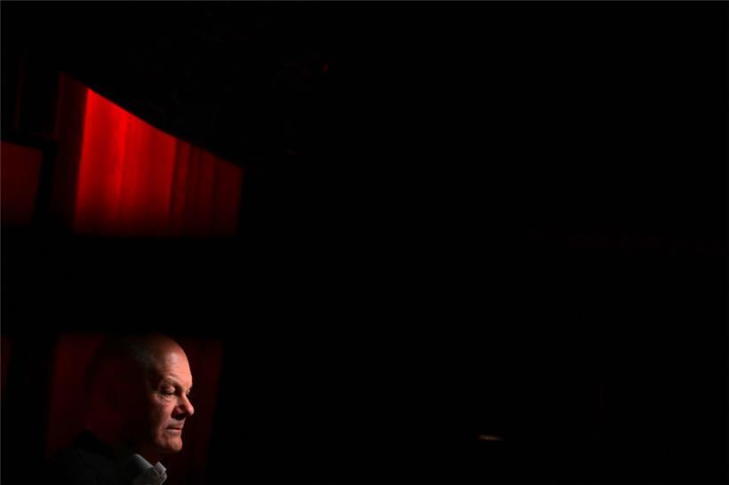 Nur noch ein Schatten Rot ist zu sehen: Olaf Scholz Ende Januar bei einem Wahlkampfevent in Berlin
