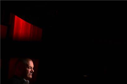 Nur noch ein Schatten Rot ist zu sehen: Olaf Scholz Ende Januar bei einem Wahlkampfevent in Berlin
