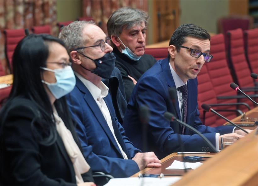 Nur selten übernahm Petent David Georgiu während der Debatte zur Petition gegen die Impfung von Kindern mit genbasierten Vakzinen das Wort. Es waren vor allem die Begleiter der Petenten, welche die Bühne nutzten, um u.a. ihre Theorien über die Wirksamkeit einzelner Vakzine zu verbreiten.

