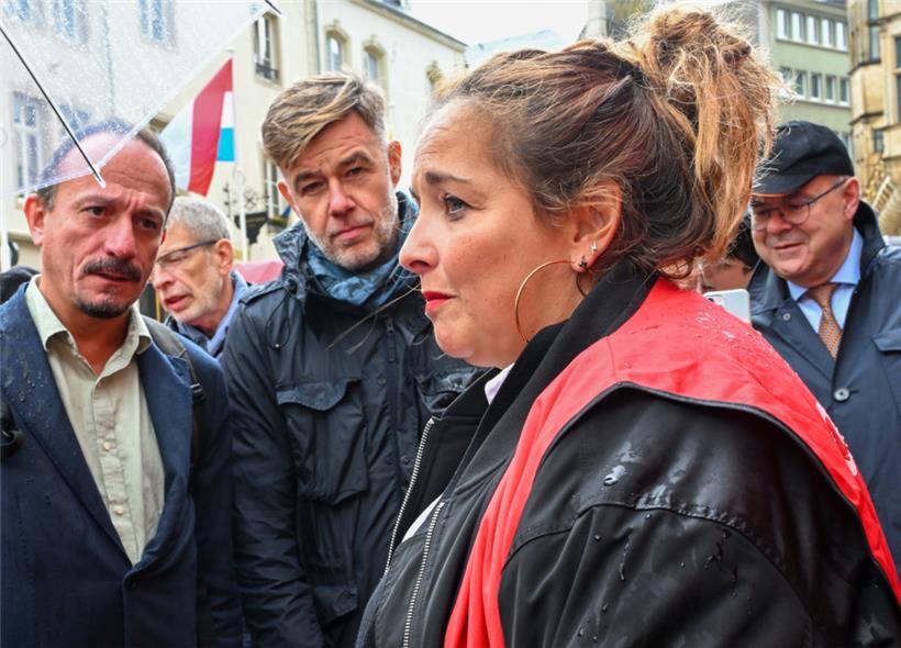 OGBL-Präsidentin Nora Back zeigt Solidarität bei der Demonstration der Caritas-Mitarbeiter am vergangenen Freitag
