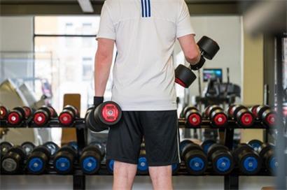 Ob Einzeltraining, Gruppenkurse oder Training im Freien – Bewegung stärkt das Immunsystem
