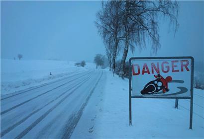 Ob Schnee oder Eisregen: Auf den Straßen gilt – wie hier im vergangenen Winter bei Bourscheid – erhöhte Vorsicht
