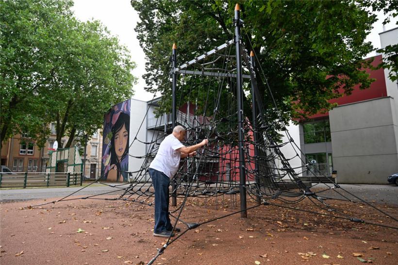 Ob Sommerferien oder nicht: Jeden Morgen prüft Mecky, ob bei den Geräten des Spi...