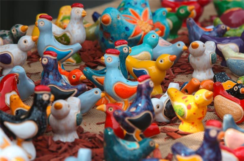 Ob als Souvenir, Deko oder Sammlerstück: Die „Péckvillercher“ gibt es in allen Farben und Formen

