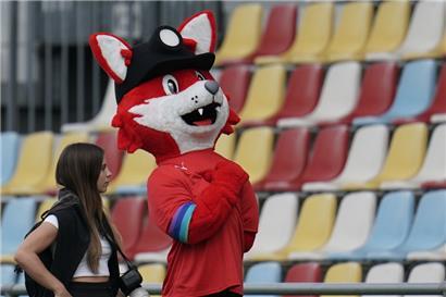 Ob der Differdinger Fuchs, namens Foxy, damit gerechnet hatte, dass das Topspiel eine Kartenflut mit sich bringen würde?
