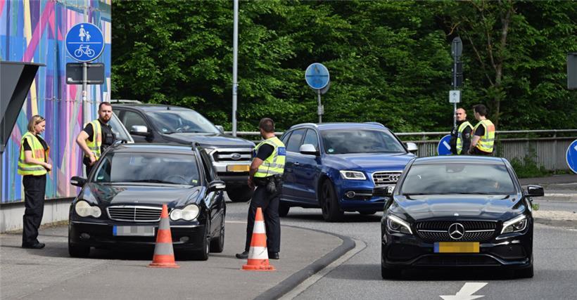 Ob deutsche oder luxemburgische Autokennzeichen – die Beamten der deutschen Bundespolizei haben alle Hände voll zu tun
