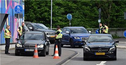 Ob deutsche oder luxemburgische Autokennzeichen – die Beamten der deutschen Bundespolizei haben alle Hände voll zu tun
