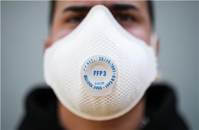 Ob die Masken, wie auf diesem Symbolfoto, von der Stufe „FFP3“ sind, geht aus der Ankündigung der Regierung nicht hervor.
