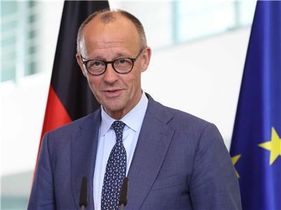 Deutscher Kanzler Friedrich Merz präsentiert Vorschlag, während Kiews Reaktion auf Friedensangebot unklar bleibt