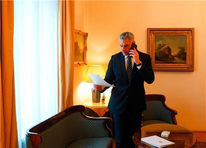 Österreichs Bundeskanzler Karl Nehammer in der österreichischen Botschaft in Moskau vor einem Treffen mit dem russischen Präsidenten Putin
