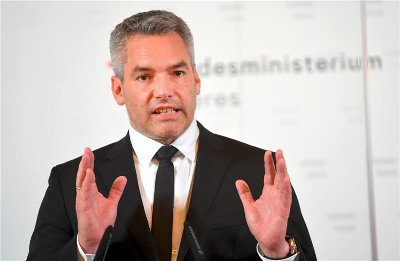 Österreichs Innenminister Karl Nehammer (ÖVP) steht wegen des islamistischen Attentates am Montag unter Druck

