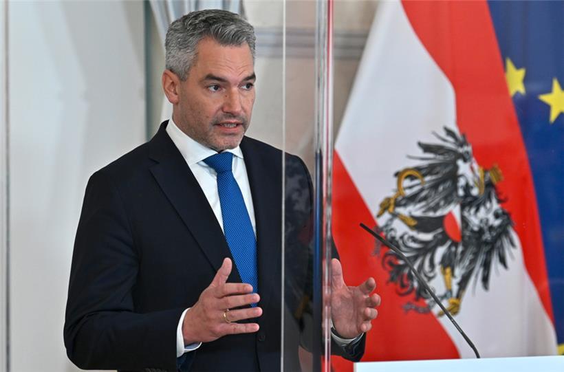 Österreichs Kanzler Karl Nehammer will an den Plänen einer Impfpflicht festhalten
