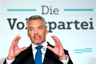 Österreichs Kanzler und baldiger ÖVP-Vorsitzender Karl Nehammer ist bemüht, wieder Normalität in seine Partei zu bringen …
