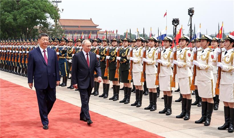 Wladimir Putin wird vom chinesischen Präsidenten mit militärischem Pomp empfangen, mehr als US-Präsident Donald Trump zuvor.