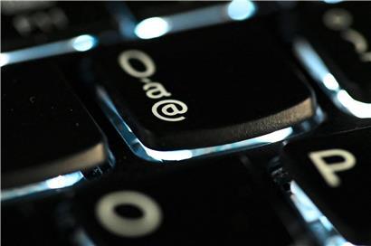 Oft haben Hacker Zugriff auf Daten, E-Mails oder auch Fotos. In manchen Fällen können auch Codes von Kreditkarten gestohlen werden.
