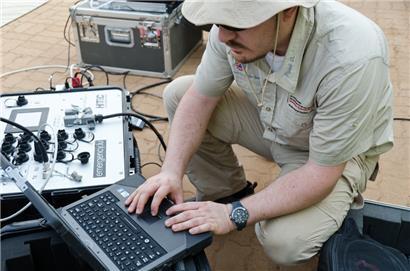 Oft sind es wärmere Länder, in denen das Satellitensystem von „emergency.lu“ nach Katastrophen genutzt wird – wie bei dieser Aufnahme von einem vergangenen Einsatz. Beim aktuellen Einsatz in der Türkei ist es allerdings bitterkalt.
