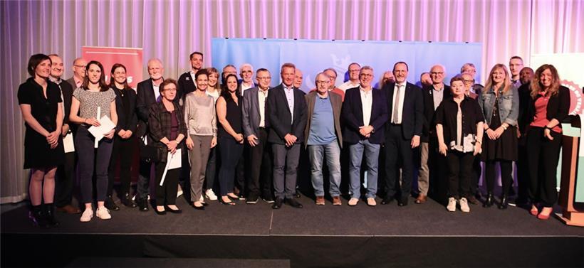 Ohne sie läuft im Sport nichts: die ehrenamtlichen Helfer, von denen am Dienstagabend 43 ausgezeichnet wurden
