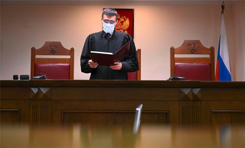 Oleg Nefyodov, Richter am Obersten Gerichtshof der russischen Föderation, verliest ein Urteil gegen die „internationale LGBT-Bewegung“, die als solche nicht existiert
