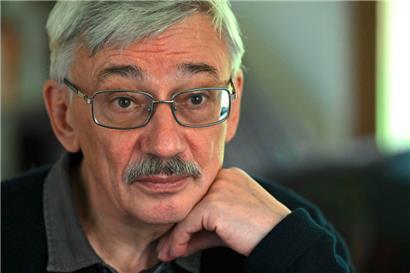 Oleg Orlov, Mitgründer der in Russland verbotenen Menschenrechtsorganisation Memorial, wurde ebenfalls aus politischen Gründen inhaftiert, kam jedoch bei einem Gefangenenaustausch zwischen Russland und westlichen Staaten frei
