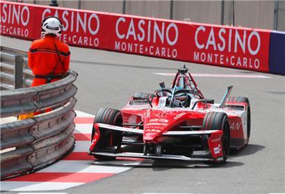 Oliver Rowland mit seinem Nissan e-4ORCE 05 auf Siegesfahrt in Monaco
