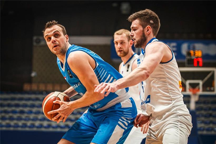 Oliver Vujakovic (in Blau) war mit 20 Punkten Topsocrer der FLBB-Auswahl
