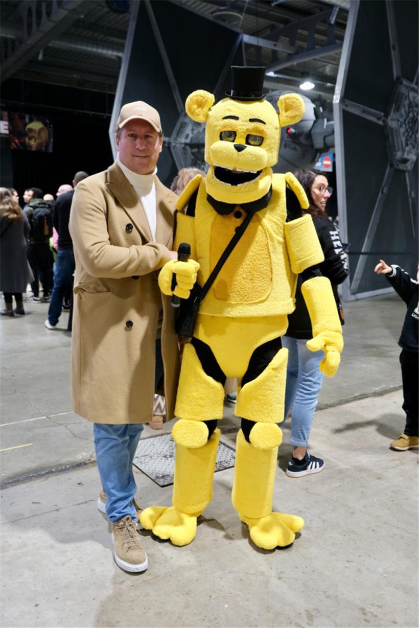 Oliver im selbstgebauten Golden-Freddy-Kostüm. Sein Vater sagt: „Hier müssen sic...