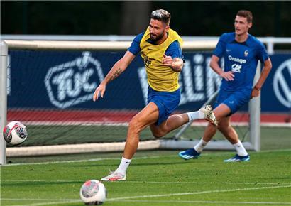 Olivier Giroud (l.) und die Bleus wollen die Erfolgsserie ausbauen 
