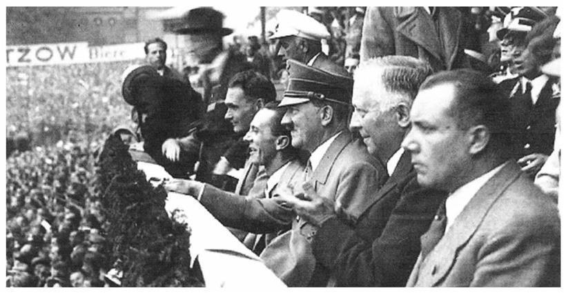 Ein HSV-Star und Luxemburger Fußballfunktionäre im KZ Olympia 1936 Berlin: Norwegischer Botschafter Arne Scheel mit Hitler, Goebbels und Bormann auf Ehrentribüne im Poststadion nach Norwegens Sieg.