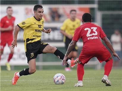 Omar Natami erzielt Sonntagsschuss und bringt Niederkorn in Führung im Fußballspiel