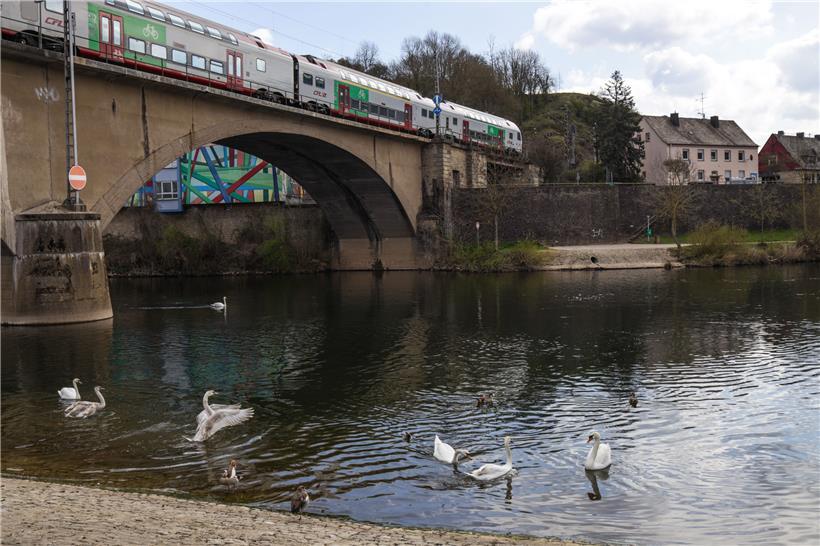 „Op Spatz“: Hier münden Sauer und Mosel ineinander. Unweit davon geht die Autofä...