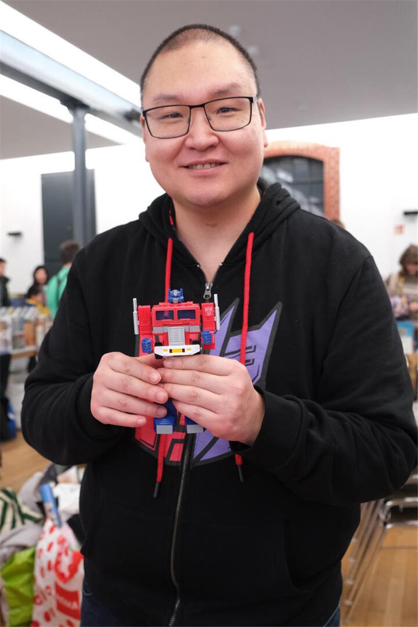 Optimus Prime Transformers-Figur von Kim Conter in transformierbarer Ausstellungsvariante, ikonische Kultfigur