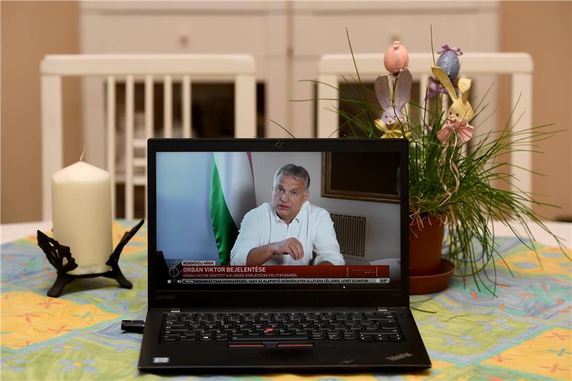 Orban-Ansprache über das Laptop: Der Verteilungsschlüssel, der Ungarn besser dastehen lässt als die gebeutelten Länder Italien und Spanien, erhitzt die Gemüter 
