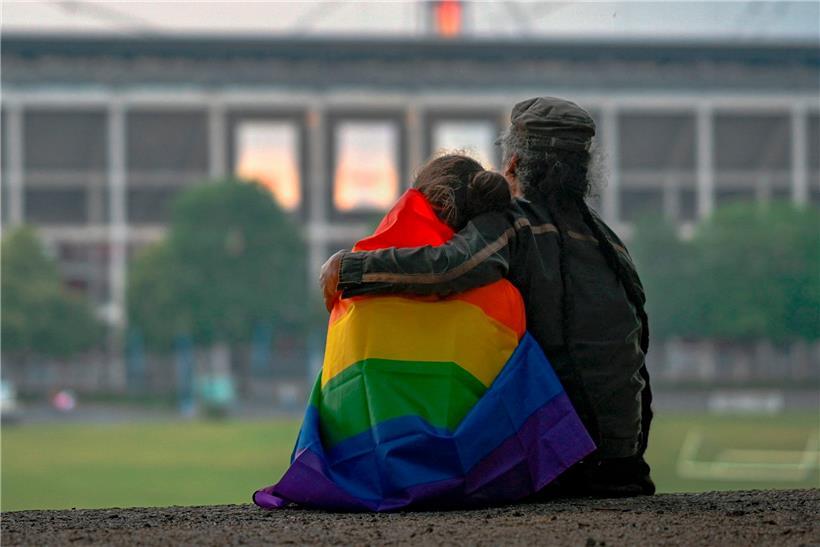 Orbans Fidesz beschließt seit mehr als zehn Jahren Gesetze oder Initiativen gegen Migranten, NGOs, Universitäten, Medien – und das meistens recht ungestört: Die Diskriminierung Homosexueller brachte das Fass nun zum Überlaufen
