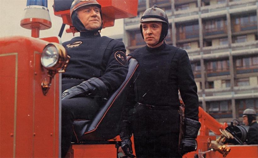 Oskar Werner als Guy Montag in „Fahrenheit 451“, ikonische Filmszene mit Hauptcharakter im Mittelpunkt