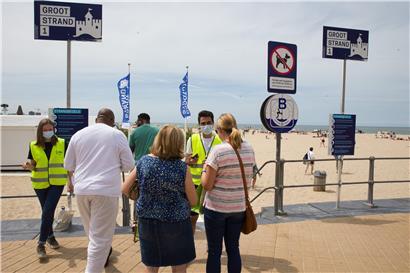Ostende im Juli: Besucher des Strands müssen sich für einen Platz am Eingang registrieren lassen
