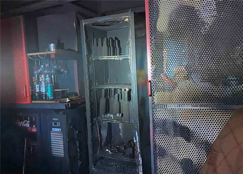 Paint It Black: Das Feuer hat am Thekenbereich Spuren hinterlassen
