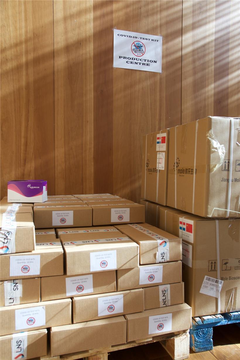 Pakete mit Testkits, die das LNS erhalten hat