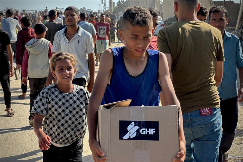 Palästinenser, die Hilfe suchen, versammeln sich im Mai in der Nähe einer Hilfsgüterverteilungsstelle der von den USA unterstützten Gaza Humanitarian Foundation (GHF) in Rafah im südlichen Gazastreifen
