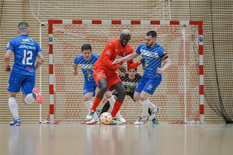 Papa Unjanque und Co. ballerten zum Schluss im Sekundentakt auf das gegnerische Tor, doch ein Siegtreffer blieb D03 verwehrt
