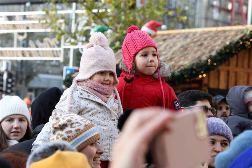 Papas Schultern garantierten einen besseren Ausblick