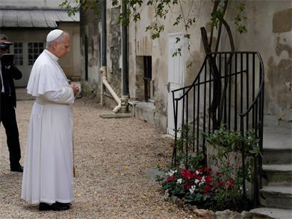 Papst Leo XIV. trifft am Institut Catholique de Paris ein, um sich mit Mitgliedern der Provinzsynode, Katechumenen und Neophyten zu treffen