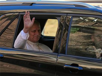 Papst Leo XIV. verließ am Dienstag den Vatikan