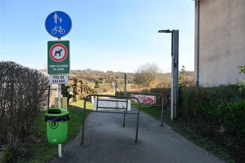 „Pas de salage“, heißt es in Differdingen in der Nähe des Oberkorner Friedhofs
