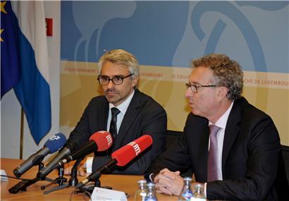 Pascal Saint-Amans (l.), OECD-Direktor für Steuerangelegenheiten, und der Luxemburger Finanzminister Pierre Gramegna (r.)
