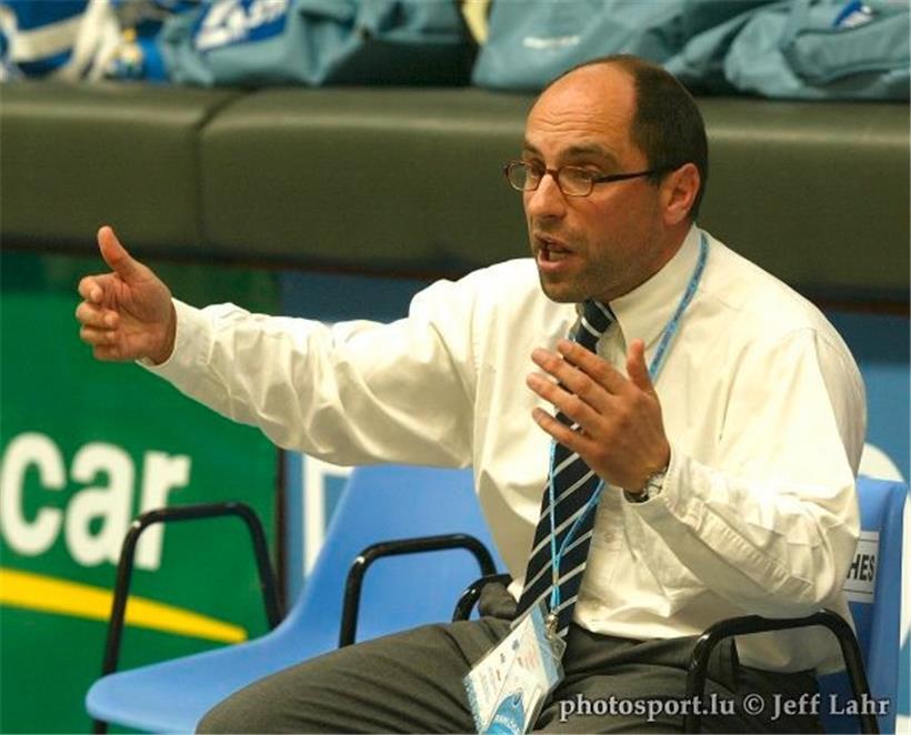 Pascal Zimmer auf der Trainerbank
