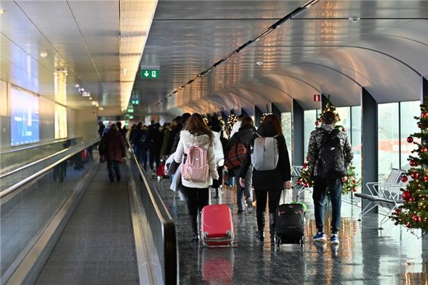 Passagiere, die Flüssigkeiten im Handgepäck mitnehmen möchten, müssen sich an bestimmte Regeln halten
