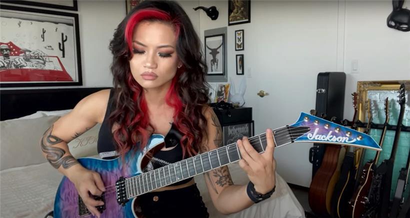 Passionnée de guitare, sans se prendre trop au sérieux
