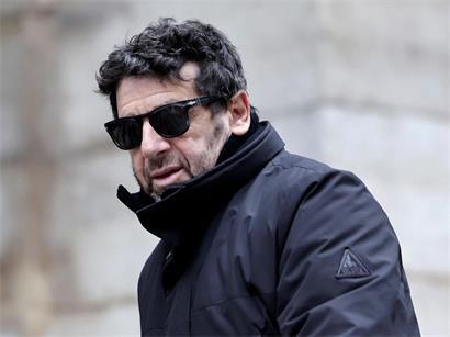 Patrick Bruel bei Pressekonferenz, offiziell der Vergewaltigung beschuldigt, aktuelles Thema aus Promi-News und Rechtsprechung