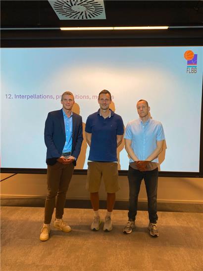 Patrick Unger (M.) wurde bei der Generalversammlung der FLBB am Samstag von Samy Picard (l.) und Ken Diederich (r.) vorgestellt
